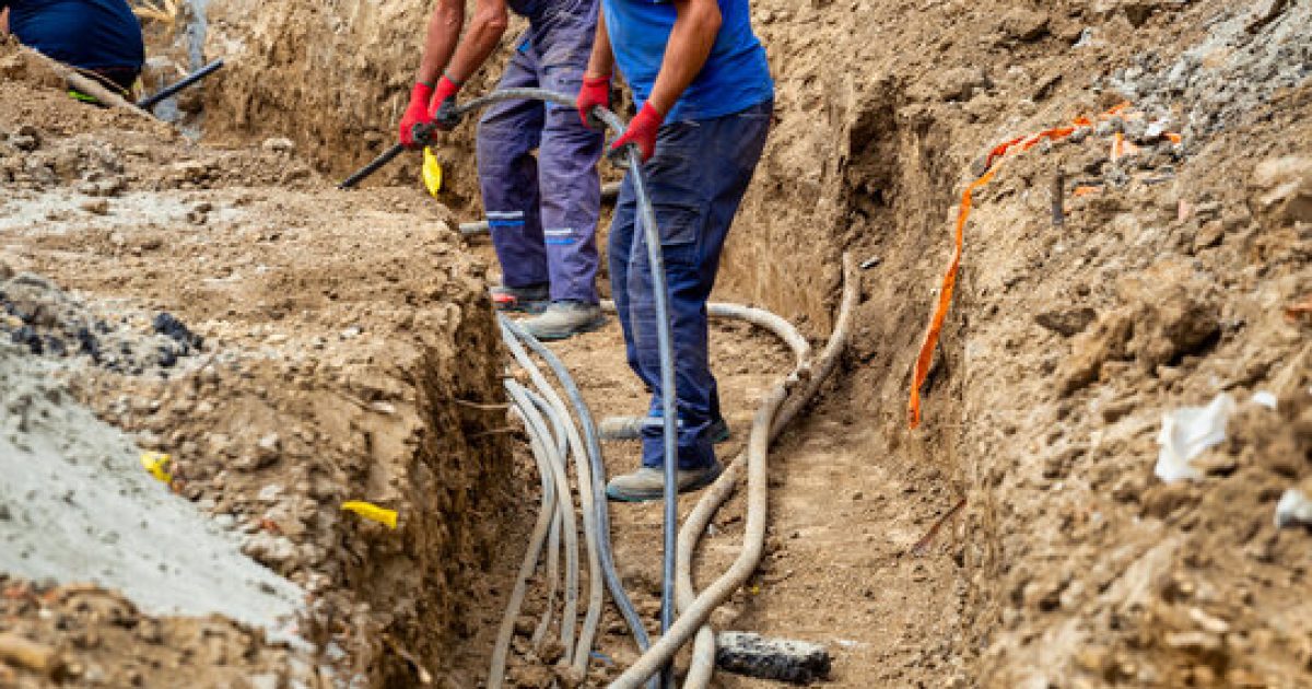 Auckland electricians installing underground power cables for new home build